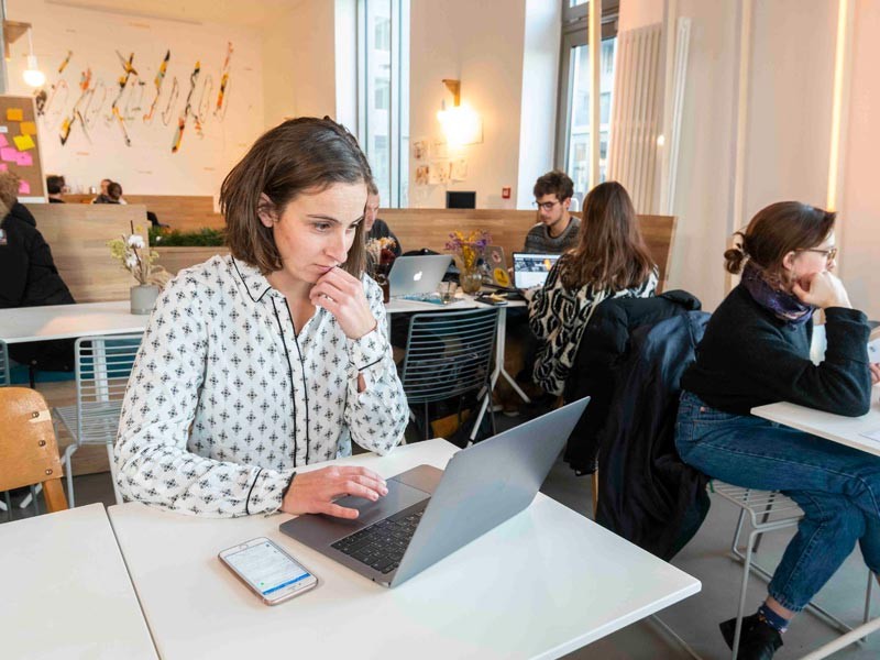 A woman working on her laptop from cafe